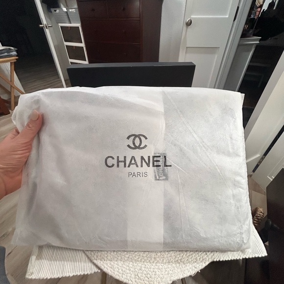 CHANEL Black Quilted Case laptop case Plus LV blush trunks and bags Keychain - Picture 11 of 14